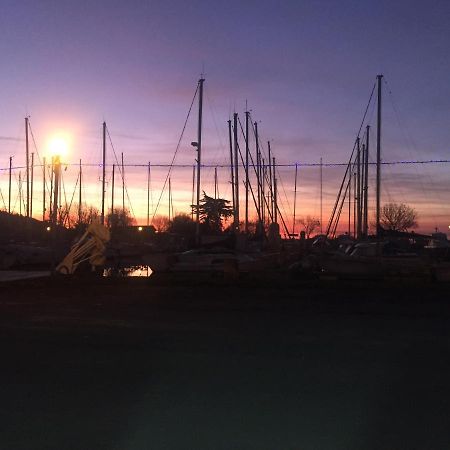 La Maison Du Port Mortagne-sur-Gironde 外观 照片