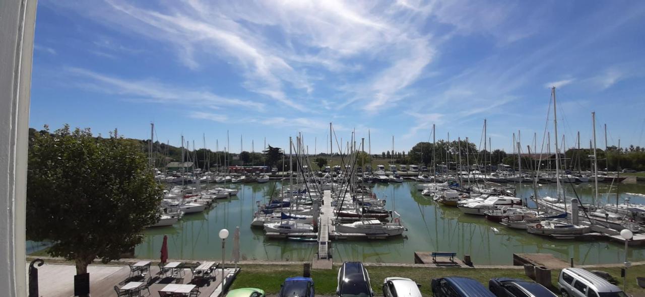 La Maison Du Port Mortagne-sur-Gironde 外观 照片