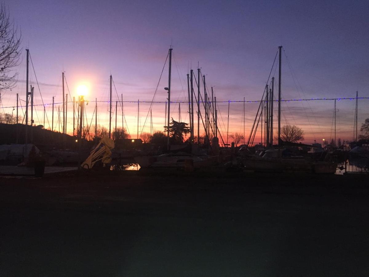 La Maison Du Port Mortagne-sur-Gironde 外观 照片