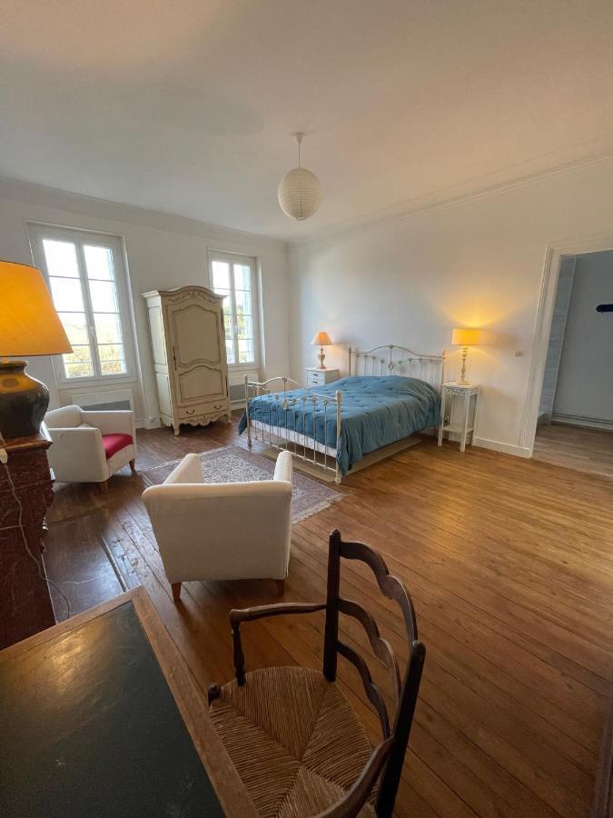 La Maison Du Port Mortagne-sur-Gironde 外观 照片
